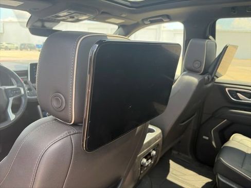 Used 2023 Chevrolet Tahoe Premier AWD/4WD image 13