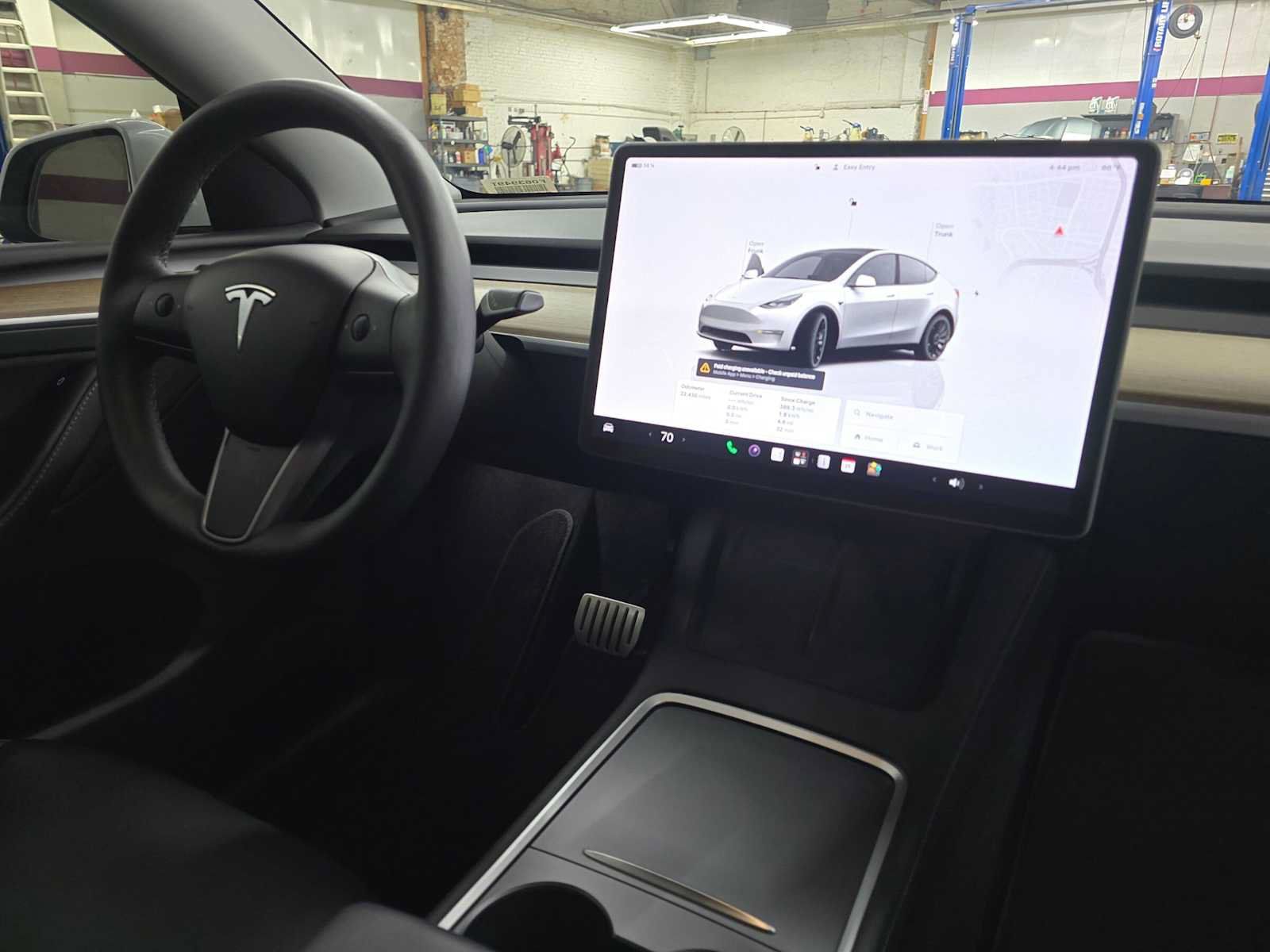 Used 2024 Tesla Model Y Performance AWD/4WD image 11