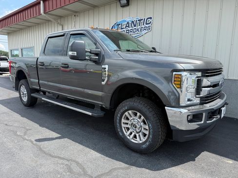 Used 2018 Ford F250 XLT w/ XLT Value Package AWD/4WD image 4