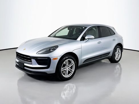 Certified 2022 Porsche Macan image 1