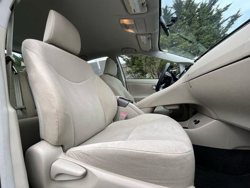 Used 2012 Toyota Prius Three image 11