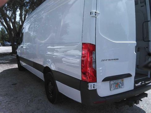 Used 2025 Mercedes-Benz Sprinter 2500 image 10
