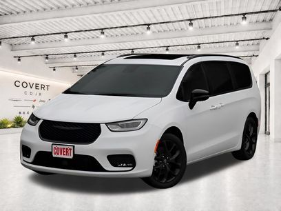 Used 2025 Chrysler Pacifica Limited