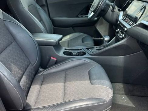 Certified 2022 Kia Niro LXS FWD image 17
