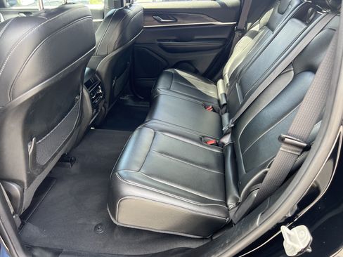 Used 2024 Jeep Grand Cherokee Limited RWD image 27
