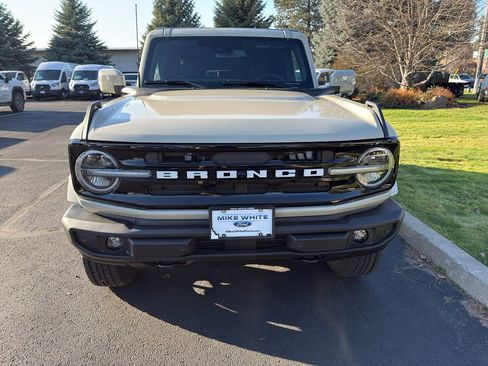 New 2025 Ford Bronco Outer Banks image 9