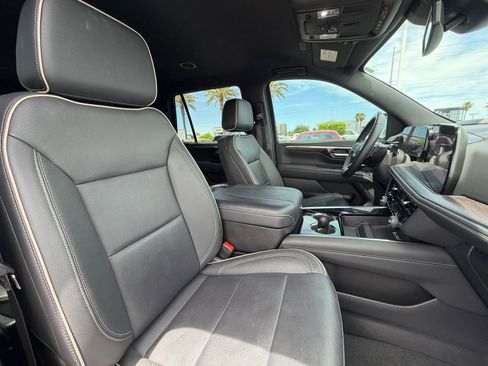 Used 2025 Chevrolet Tahoe Premier AWD/4WD image 19