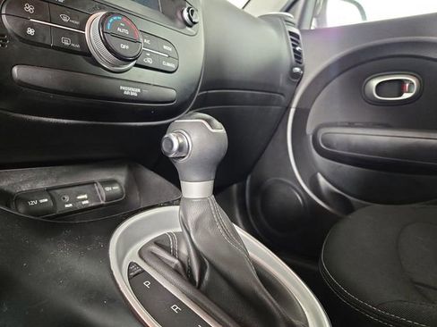 Used 2018 Kia Soul + image 19