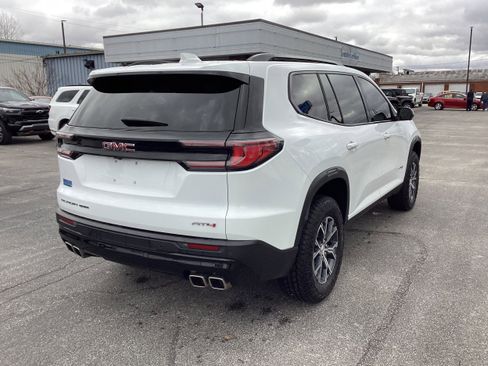 Used 2024 GMC Acadia AT4 w/ Luxury Package image 9