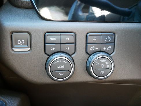 Used 2023 Chevrolet Silverado 1500 LTZ w/ LTZ Convenience Package II AWD/4WD image 28