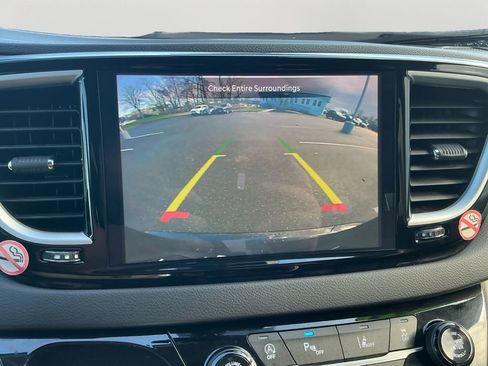 Used 2024 Chrysler Pacifica Touring-L FWD image 23