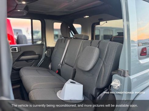 Used 2025 Jeep Wrangler Unlimited Sahara AWD/4WD image 12