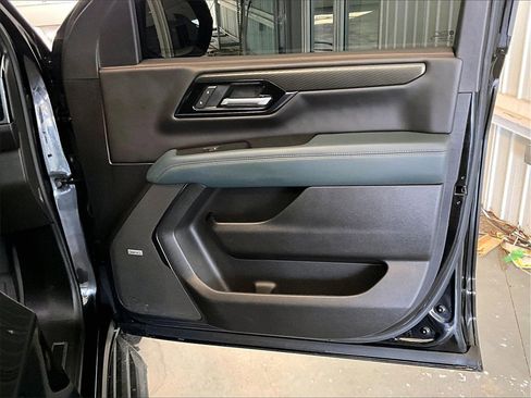 Used 2025 GMC Yukon AT4 w/ LPO, Floor Liner Package image 12