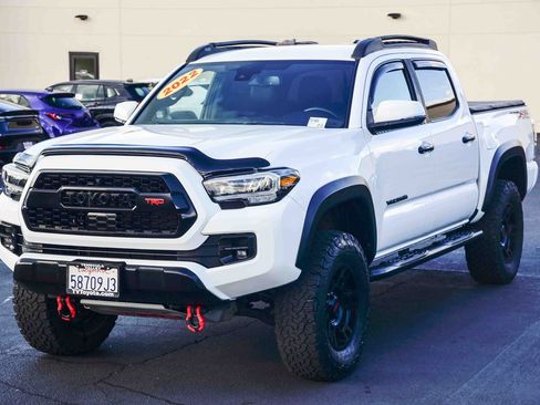 Used 2022 Toyota Tacoma TRD Off-Road image 3
