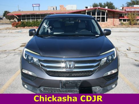 Used 2017 Honda Pilot EX image 2