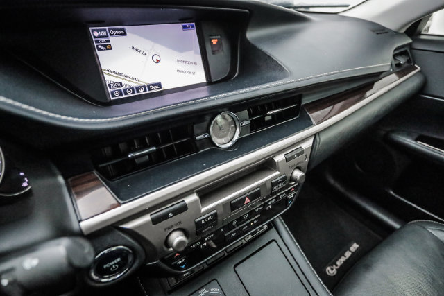 Used 2016 Lexus ES 300h w/ Luxury Package w/Wood Trim FWD image 45
