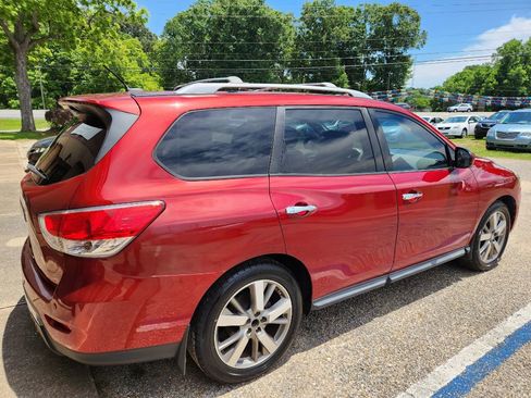 Used 2015 Nissan Pathfinder Platinum w/ Family Entertainment Package FWD image 4