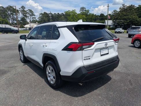Used 2020 Toyota RAV4 LE FWD image 6