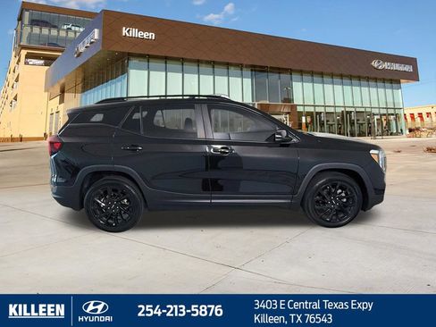 Used 2023 GMC Terrain SLE w/ Elevation Edition FWD image 9
