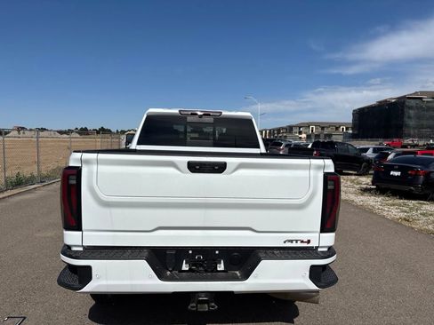 Used 2024 GMC Sierra 2500 AT4 w/ AT4 Preferred Package AWD/4WD image 5