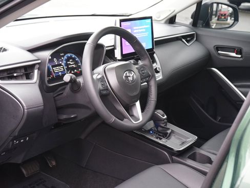 Used 2026 Toyota Corolla Cross XLE image 15