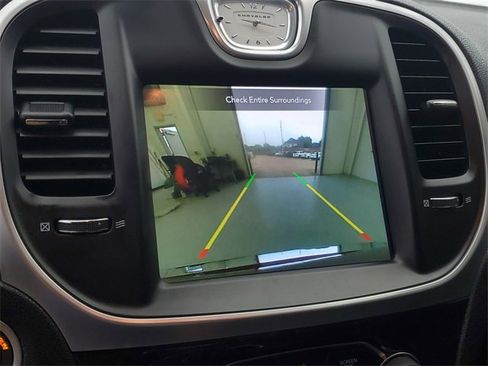 Used 2020 Chrysler 300 Limited image 25