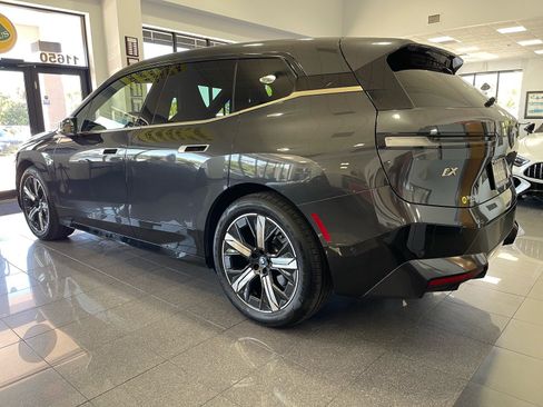 Used 2022 BMW iX xDrive50 w/ Premium Package AWD/4WD image 3