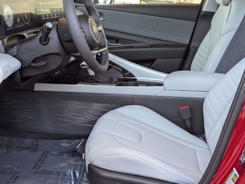 New 2025 Hyundai Elantra Limited image 15