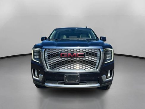 Used 2021 GMC Yukon Denali w/ Denali Ultimate Package AWD/4WD image 3