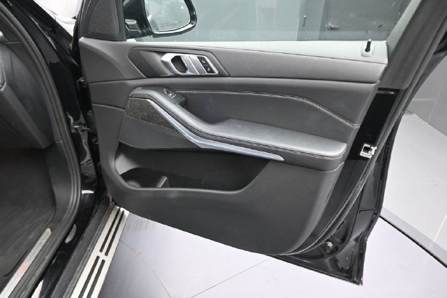 Used 2023 BMW X5 xDrive40i w/ Premium Package AWD/4WD image 21