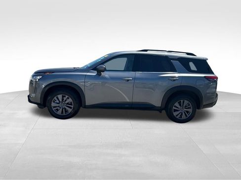 Used 2025 Nissan Pathfinder SV FWD image 3