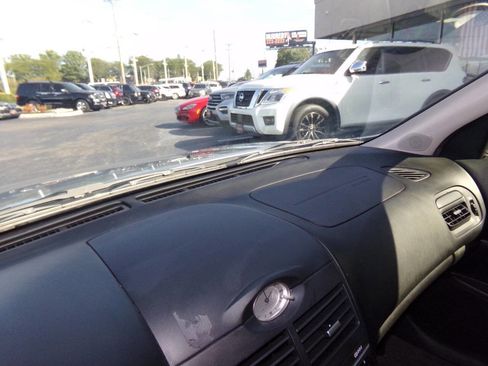 Used 2003 INFINITI I35 w/ Sunroof & Sunshade Pkg image 45