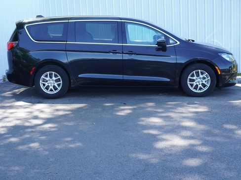 Used 2023 Chrysler Voyager LX FWD image 2
