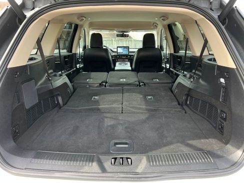 Used 2023 Lincoln Aviator AWD w/ Elements Package image 32