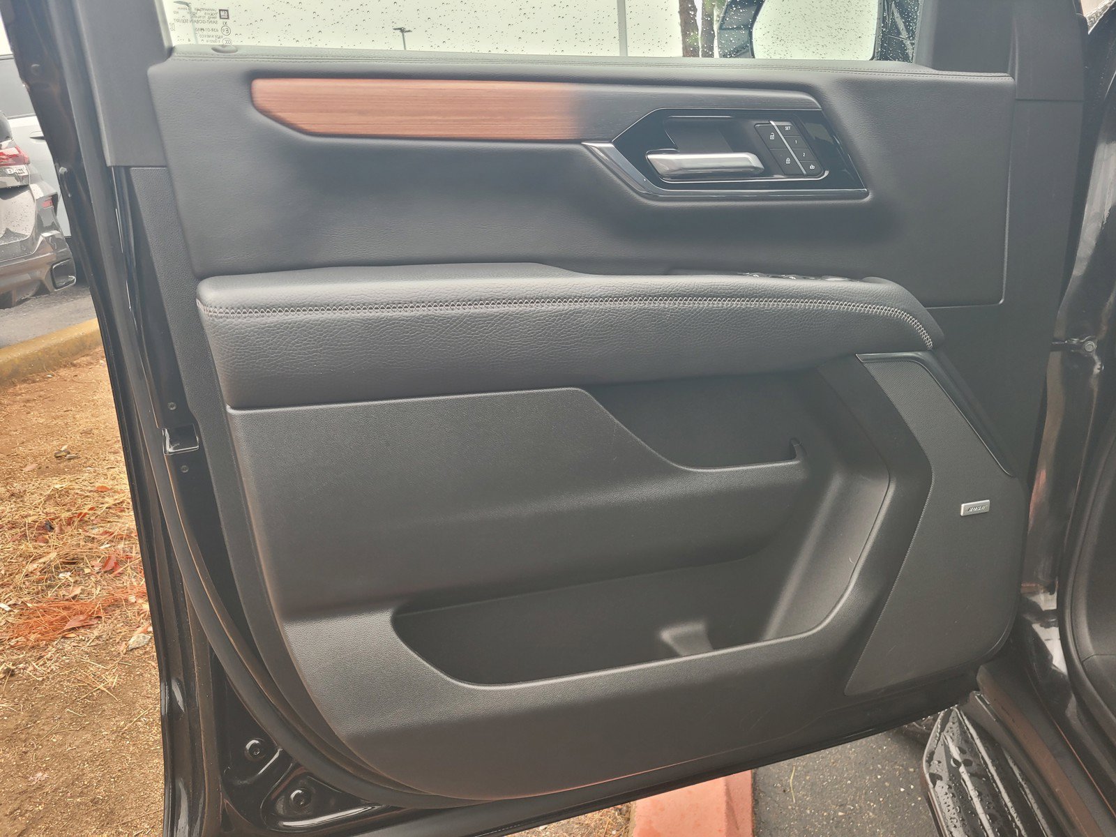 Used 2025 GMC Yukon Denali AWD/4WD image 15