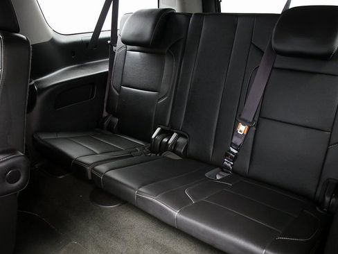 Used 2016 Chevrolet Suburban LT image 12