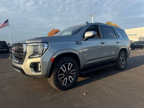 Used 2024 GMC Yukon AT4 w/ Technology Package AWD/4WD image 2