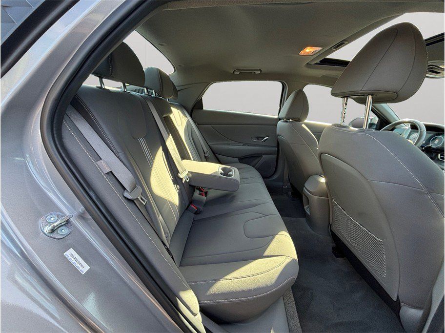 Used 2025 Hyundai Elantra SEL FWD image 38