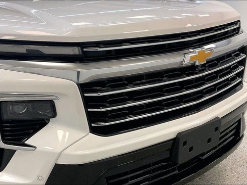 Used 2025 Chevrolet Traverse High Country w/ LPO, Floor Liner Package AWD/4WD image 33