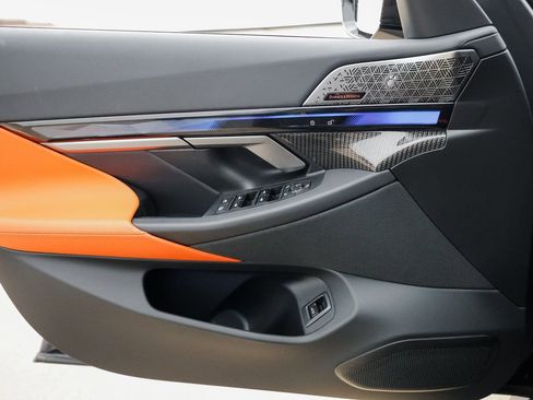 Used 2025 BMW M5 w/ Carbon Package image 24