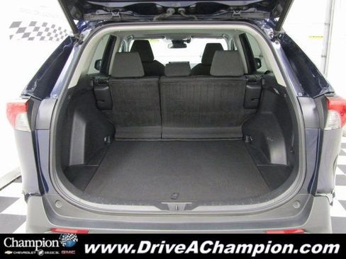 Used 2021 Toyota RAV4 XLE w/ Convenience Package image 15
