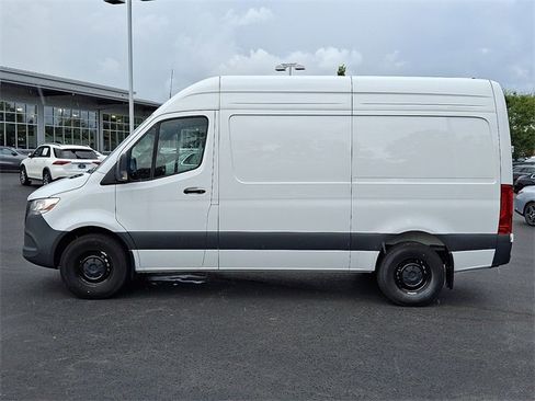 Used 2025 Mercedes-Benz Sprinter 2500 image 8