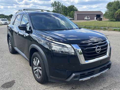 Used 2023 Nissan Pathfinder SL AWD/4WD image 1