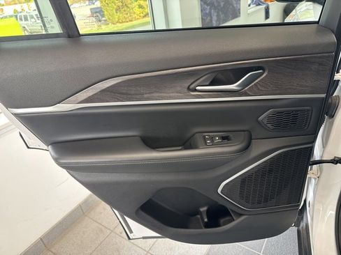 Used 2024 Jeep Grand Cherokee Limited 4xe image 19