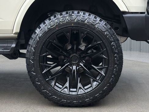 Used 2025 Ford Bronco Outer Banks image 12