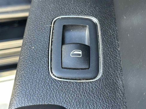 Used 2019 Chrysler 300 Touring w/ Sport Appearance Package RWD image 34