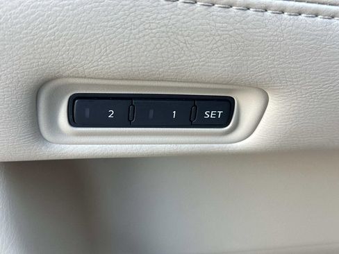 Used 2014 Nissan Pathfinder Platinum w/ Platinum Premium Package FWD image 32