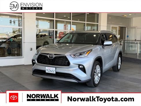 Used 2023 Toyota Highlander Platinum FWD image 1