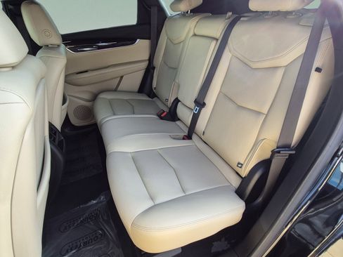 Used 2019 Cadillac XT5 FWD image 16