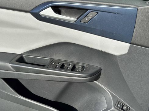 Used 2022 Volkswagen Taos SE w/ Panoramic Sunroof Package image 20